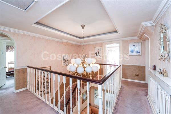 5 bed property in Wise Lane, Mill Hill, NW7